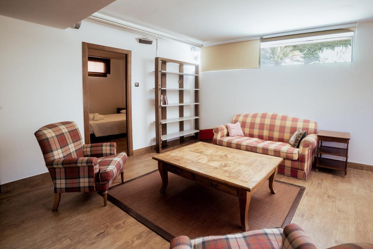 Private Martaver, Swiming Pool, Bbq & Pool Table