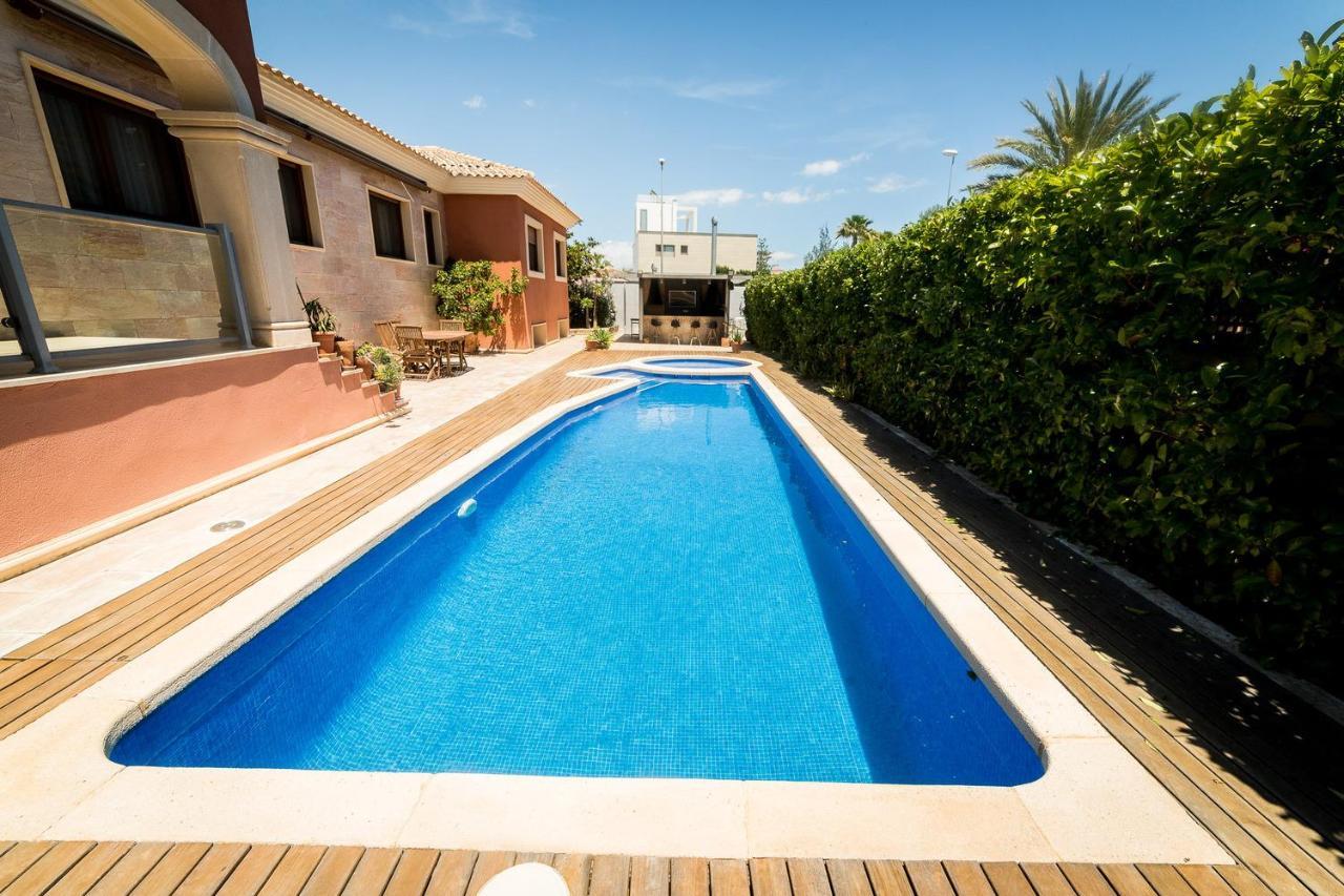 Private Martaver, Swiming Pool, Bbq & Pool Table Villa