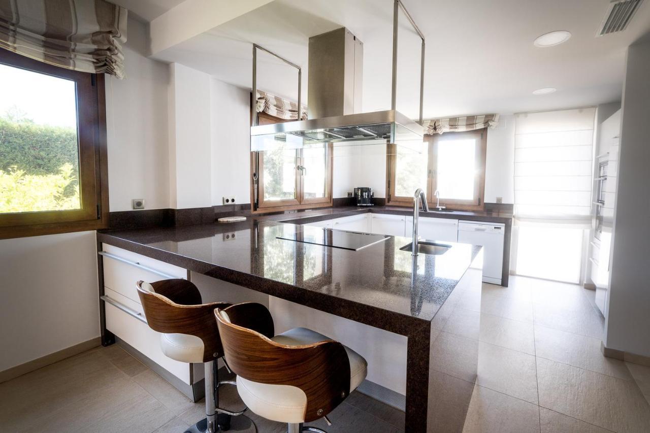 Private Martaver, Swiming Pool, Bbq & Pool Table Villa